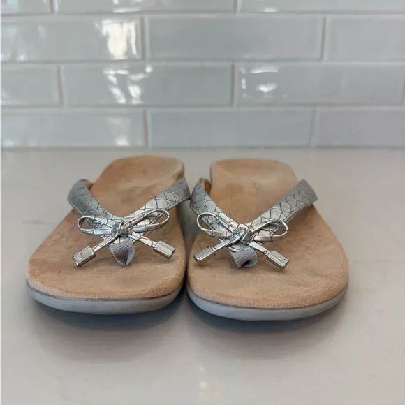 Vionic Women's Bella II Silver Thong Sandals size 39 - Picture 3 of 8